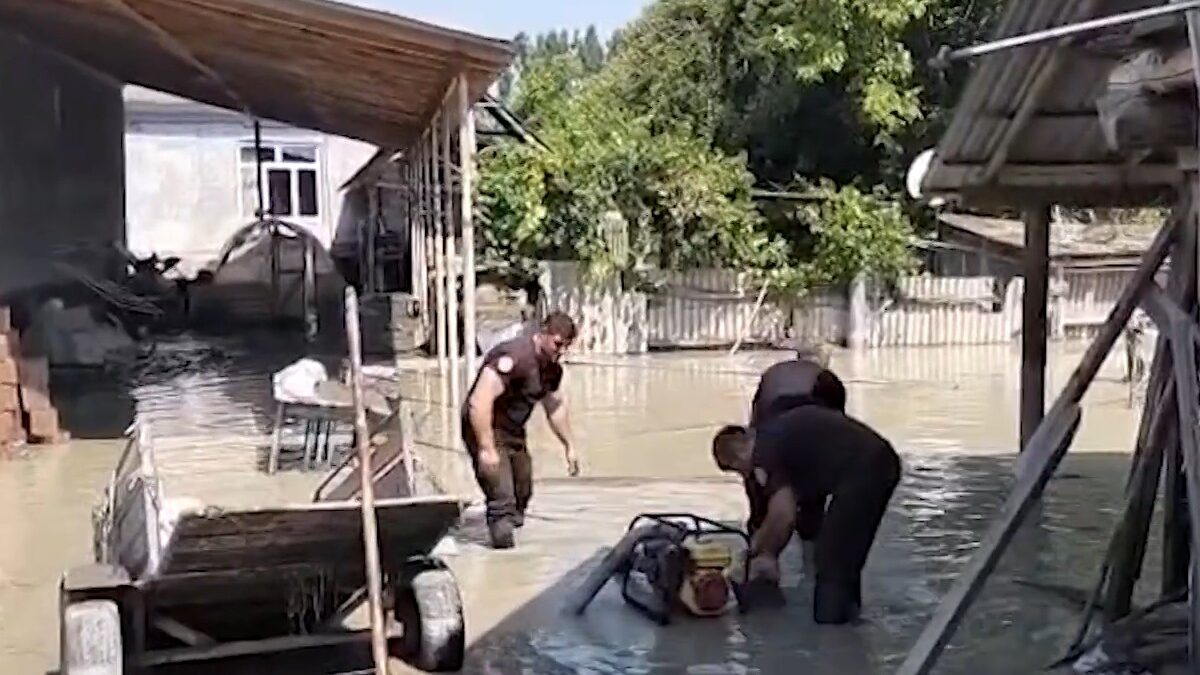 МЧС: В Балакене и Агстафе продолжаются меры безопасности на затопленных территориях – ВИДЕО