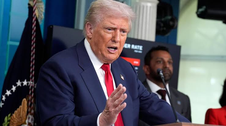 Трамп заявил, что США взяли под контроль Ормузский пролив