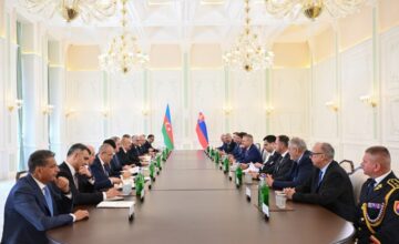 В Шуше состоялась встреча Президента Ильхама Алиева с Президентом Словакии в расширенном составе – ФОТО