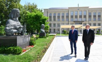 Президенты Ильхам Алиев и Петер Пеллегрини осмотрели в Шуше бюсты, расстрелянные в период оккупации