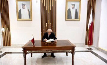 Премьер-министр посетил посольство Катара в Азербайджане и выразил соболезнования