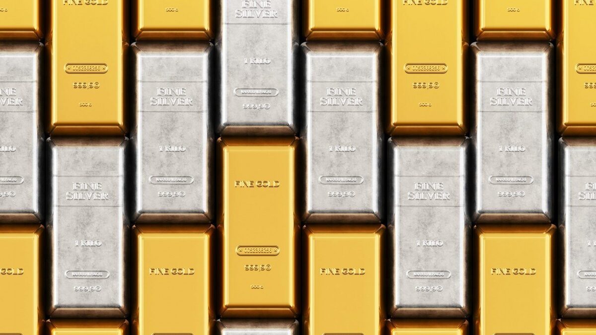 Всемирный банк: В июле золото подешевело на 4%, а серебро — почти на 12%