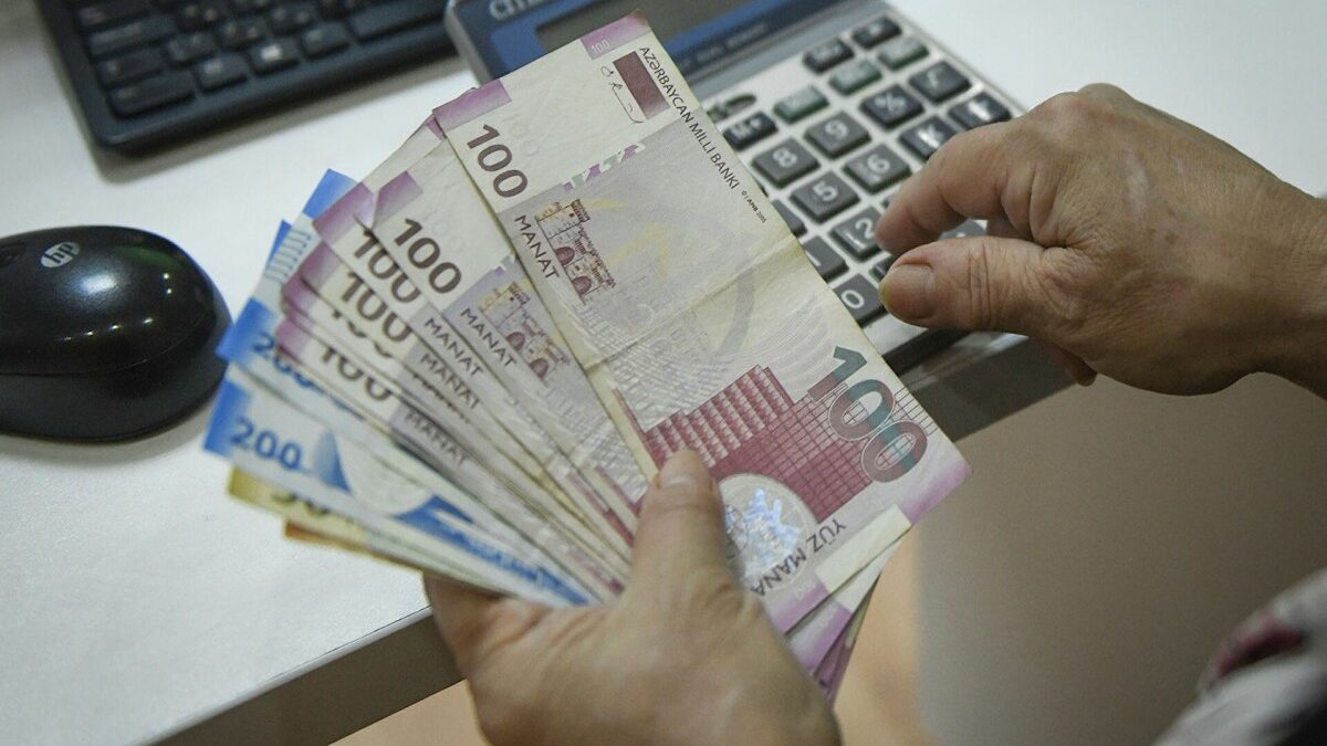 В этом году в государственный бюджет поступило около 11,5 млрд манатов налогов