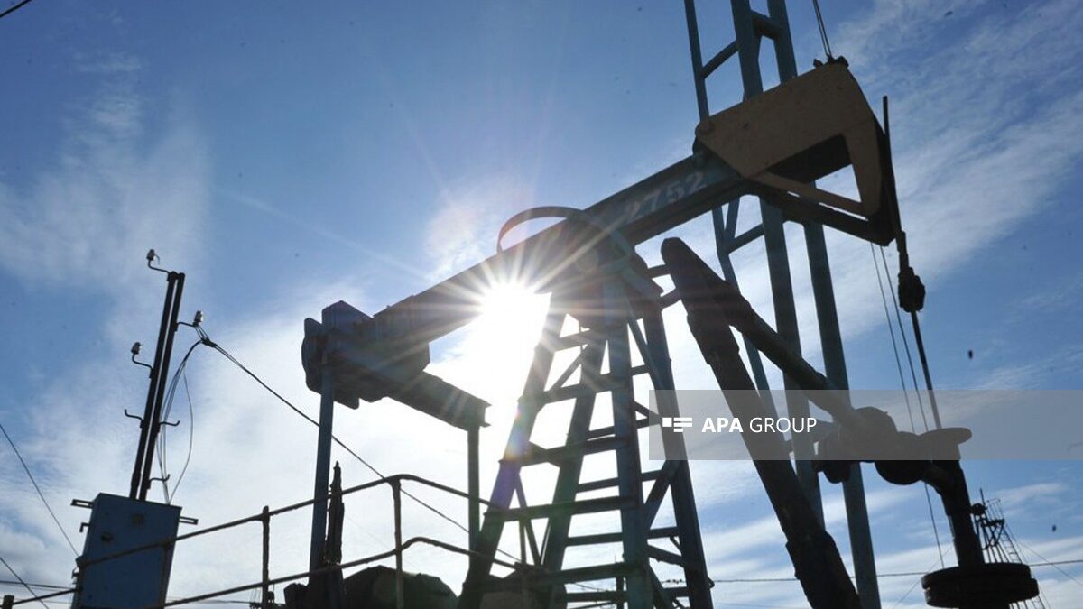 Цена азербайджанской нефти приблизилась к 93 долларам