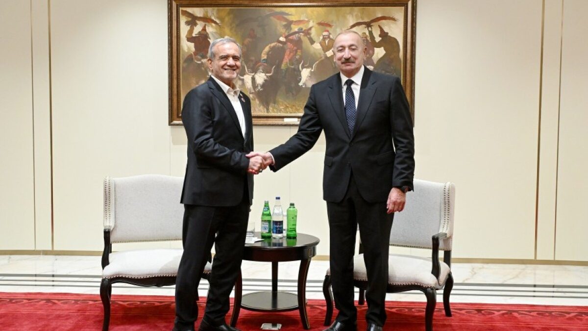 Президент: Азербайджан выступает за мирное решение ситуации вокруг Ирана путем переговоров