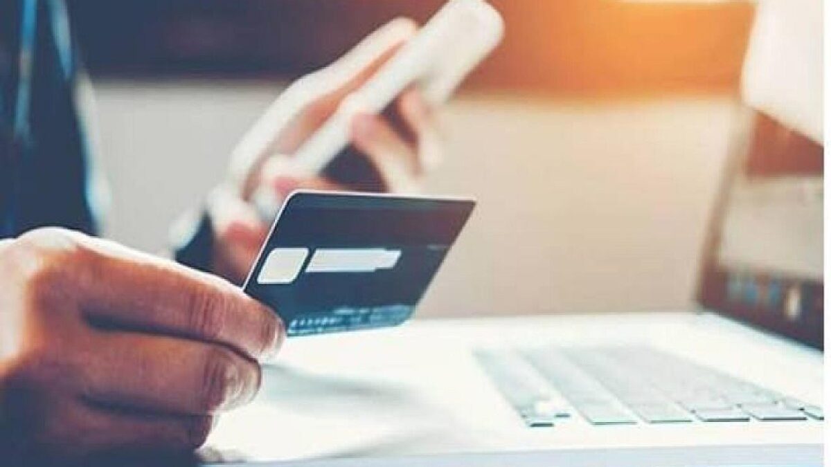 С сегодняшнего дня электронные переводы свыше 20 тысяч манатов будут отслеживаться