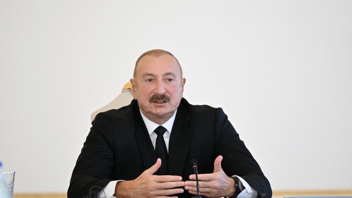 Президент: Некоторые события, происходящие в мире и особенно в мусульманском мире, беспокоят всех нас