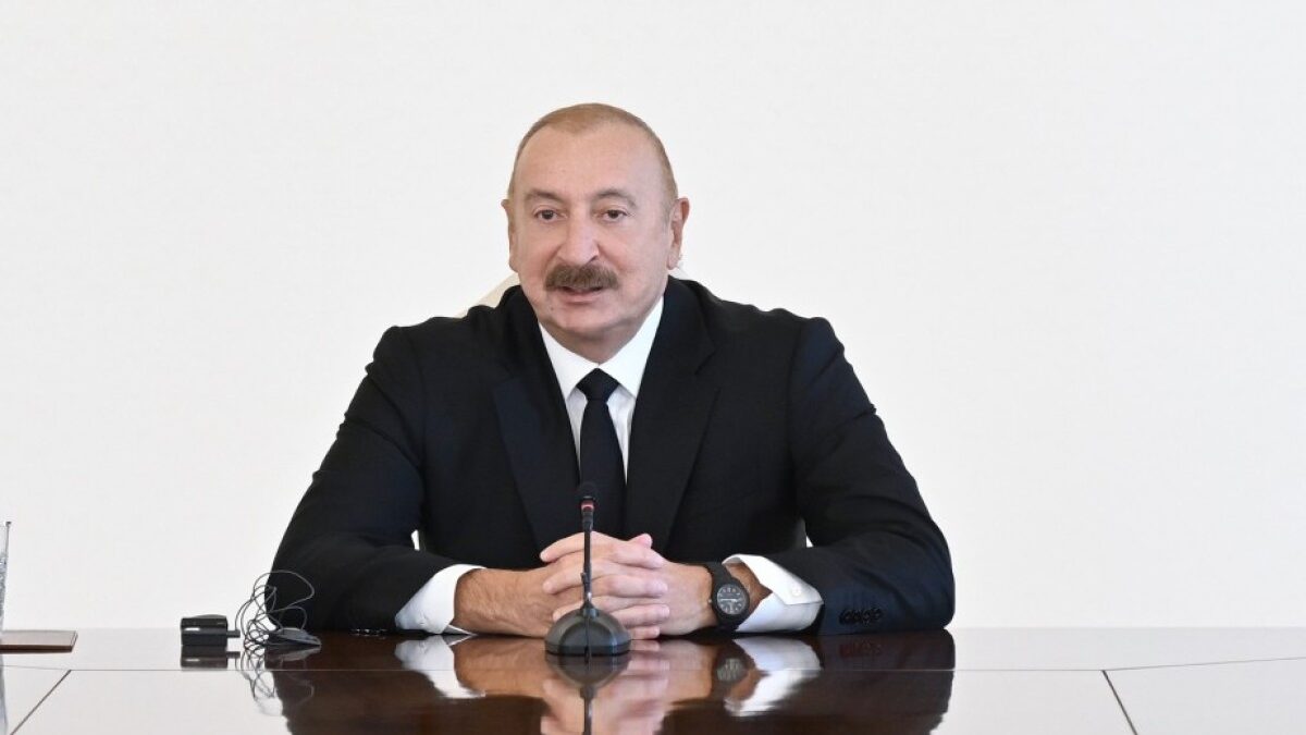 Президент Ильхам Алиев на встрече с религиозными лидерами рассказал о разрушительном отношении Армении к мечетям