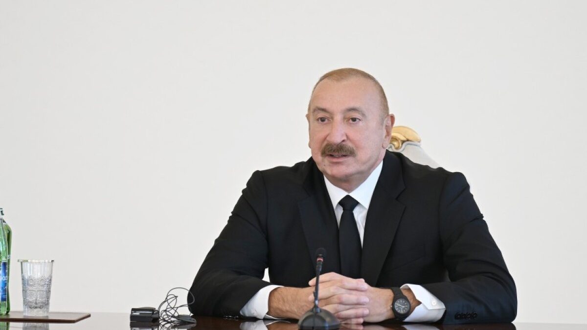 Президент Азербайджана: Мы ни перед кем не склоняем и не будем склонять голову