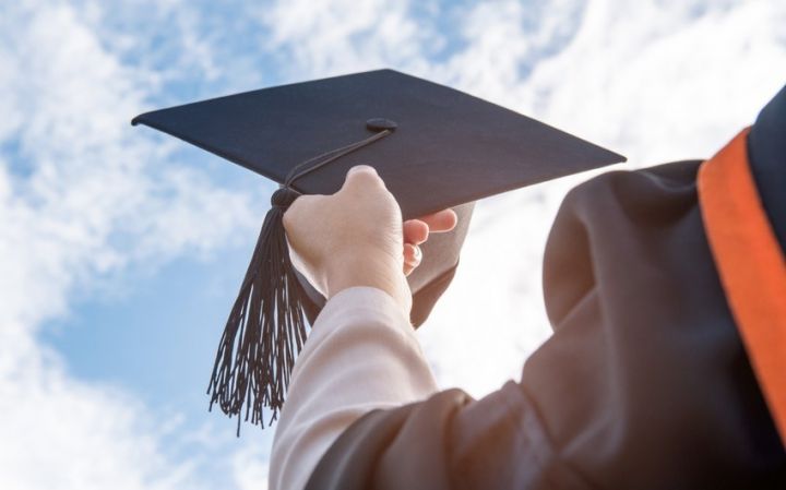 28 выпускников детских домов стали студентами