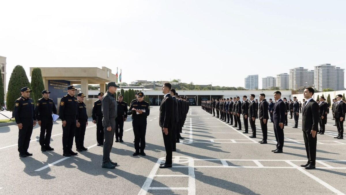 Вилаят Эйвазов провел строевой смотр – ВИДЕО