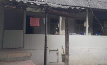 Дом, где выросли герои, под угрозой обрушения – 89-летняя мать обратилась к Президенту