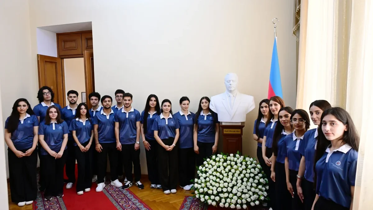 Волонтеры AHİK посетили Президентскую библиотеку