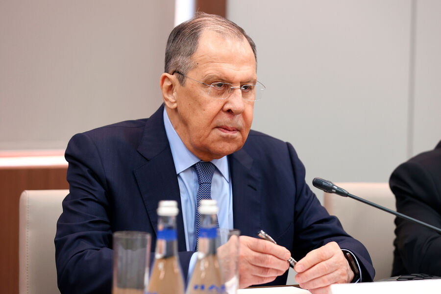 Лавров: Запад похож на тяжелораненого зверя