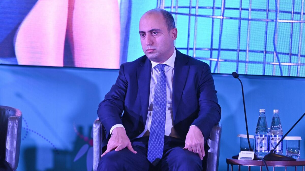 Мы работаем над учебниками – Министр