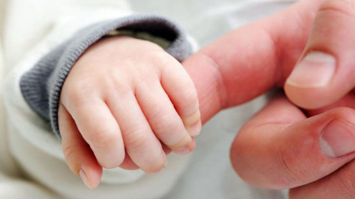 В этом году более 1100 мужчин получили оплачиваемый отпуск по отцовству