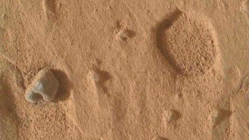 NASA обнаружило загадочные отверстия на Марсе