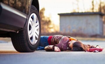 В Баку автомобиль сбил насмерть 60-летнюю женщину