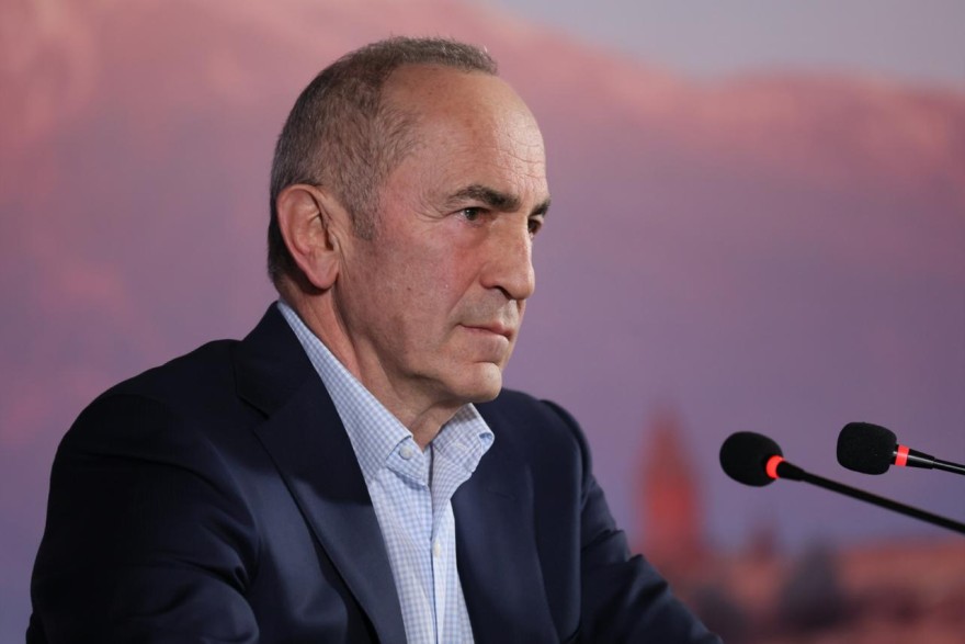 На Кочаряна наложен запрет на встречи