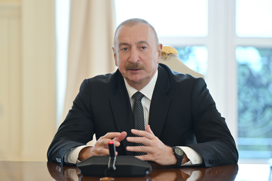 Президент Ильхам Алиев: Инвестиции Азербайджана в зарубежные страны расширяются из года в год