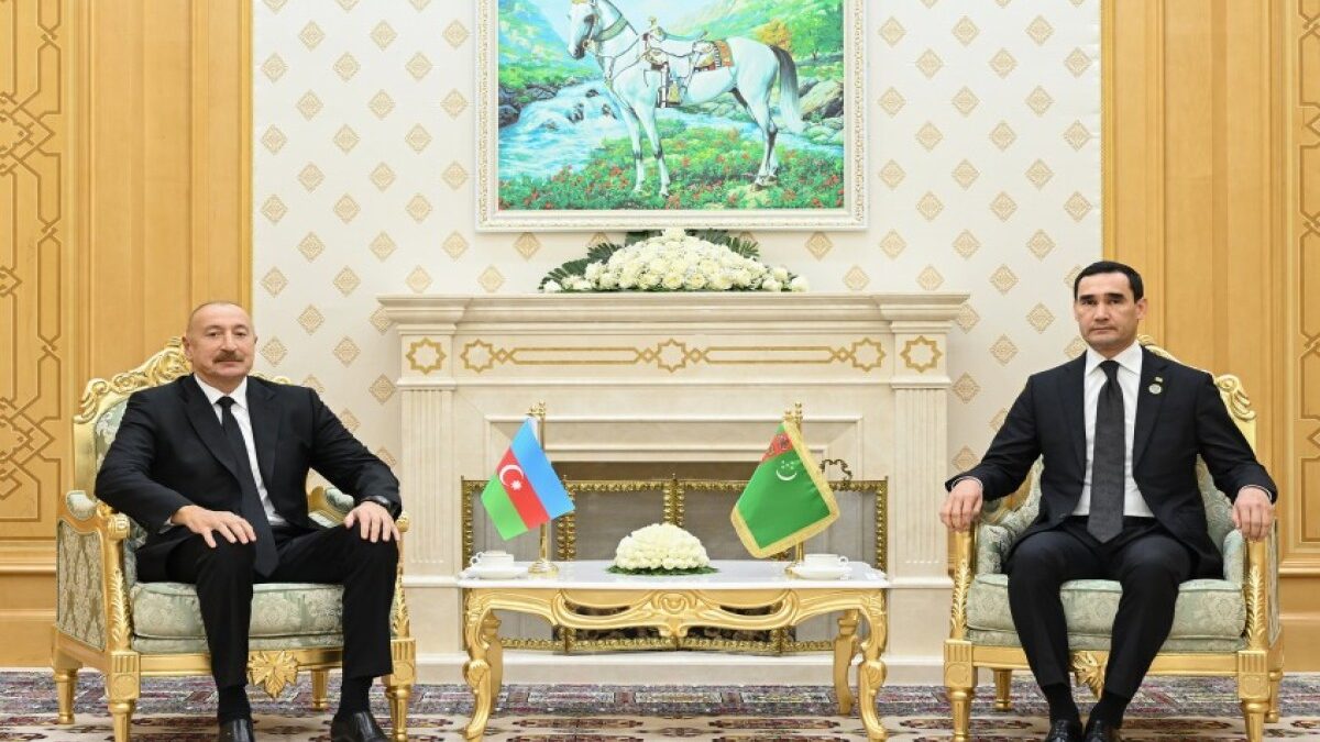 В Туркменбаши Президент Ильхам Алиев встретился с Президентом Туркменистана