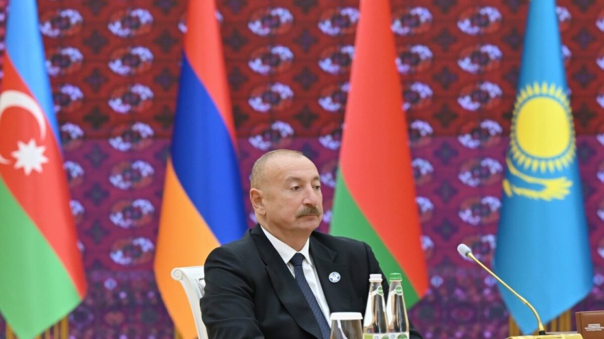 Президент: В первой половине 2026 года объем транзитных перевозок через Азербайджан увеличился на 10 процентов