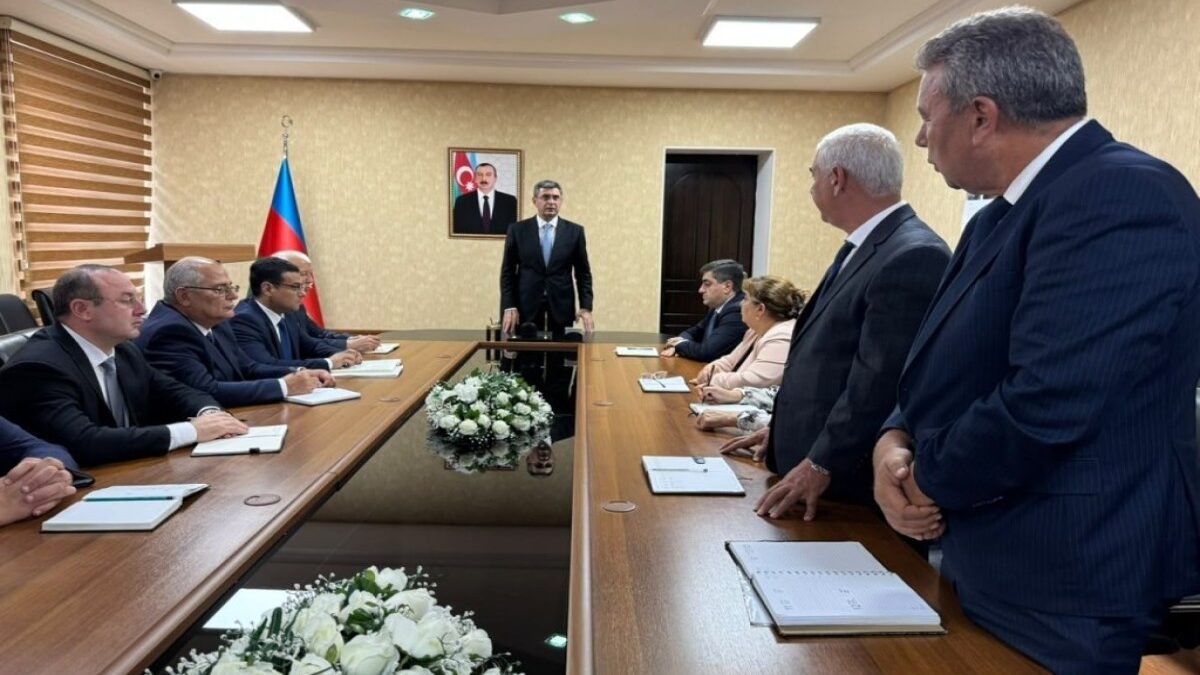 В Хазарском районе обсудили недостатки, ряд лиц наказан