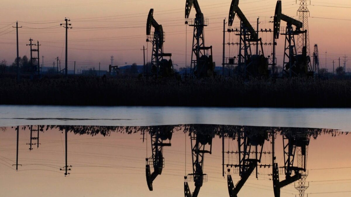 Нефть на мировых рынках снова дорожает