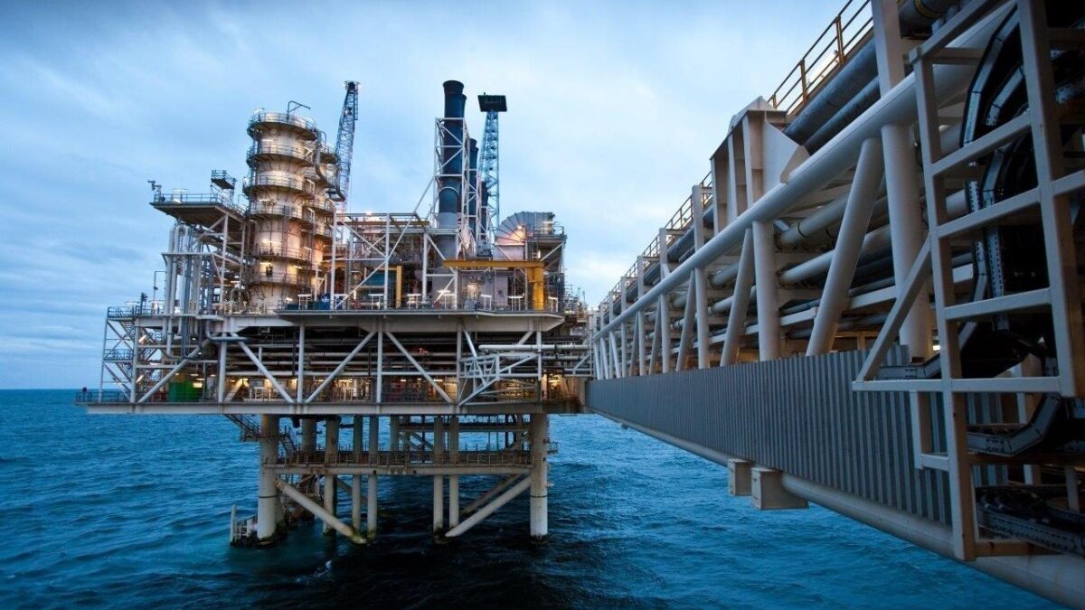 Азербайджанская нефть продана выше 124 долларов