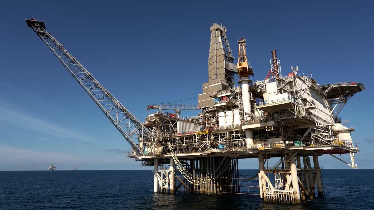 Объявлен объем добычи нефти с платформы «Восточный Азери»